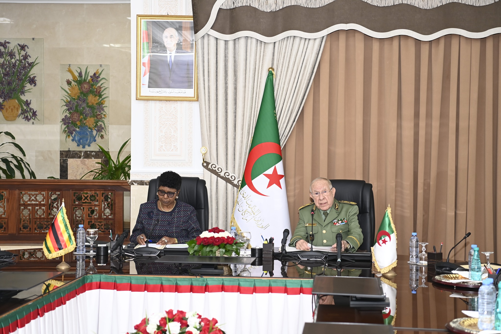 Le Général d’armée Saïd Chanegriha reçoit la ministre de la Défense du Zimbabwe