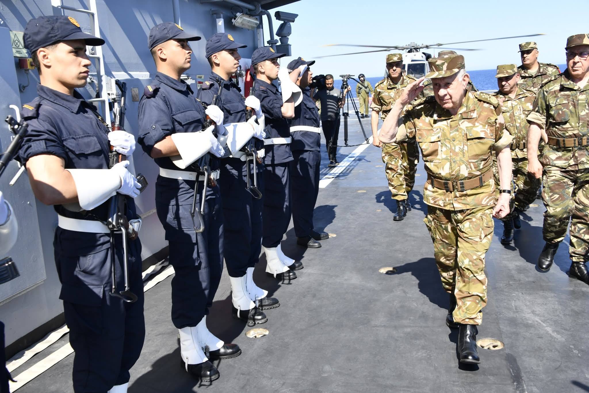 Le Général d'Armée Saïd Chanegriha supervise à Jijel deux exercices tactiques, naval et aérien